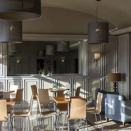 De Vic-sau Hotel 4*