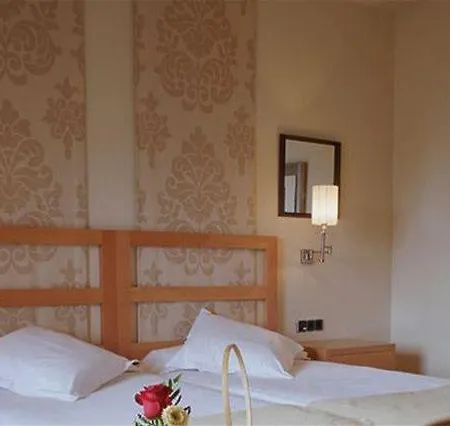 De Vic-sau 4* Tavernoles